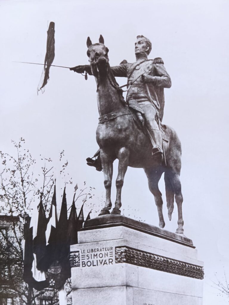 Lee más sobre el artículo Una Imagen de la Estatua Ecuestre de Bolívar en Paris